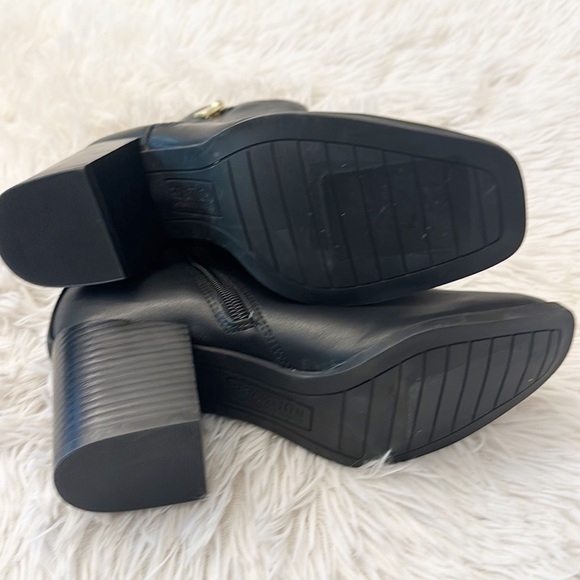 NEW $100 Kenneth Cole Effie Black leather ankle bootie women size 6 - Picture 6 of 6